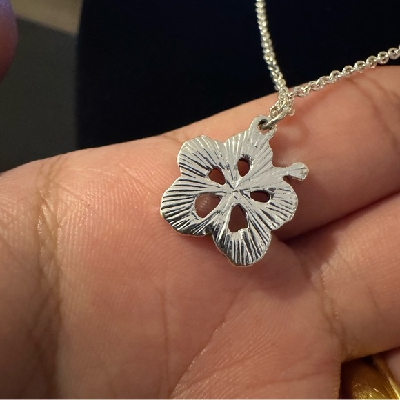 ⚜️3 for $30⚜️ Claire’s Floral Hibiscus Flower Enamel Pendant Necklace - Picture 7 of 13